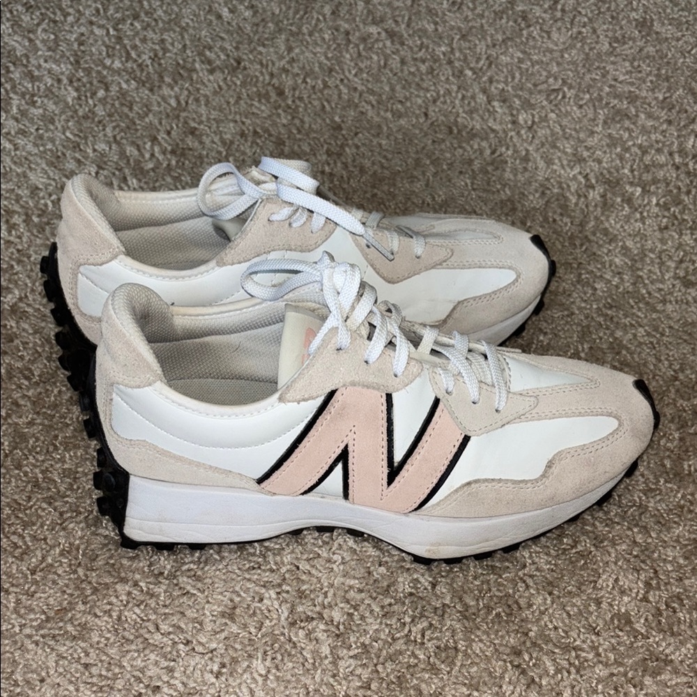 New Balance Women's Sneakers - White and Pink